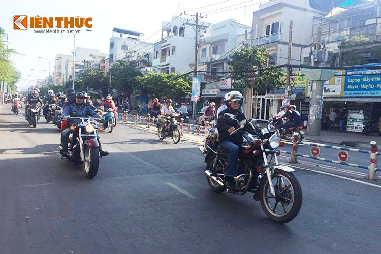 Ngac nhien biker Viet U74 hon nua doi “nai” moto PKL-Hinh-2